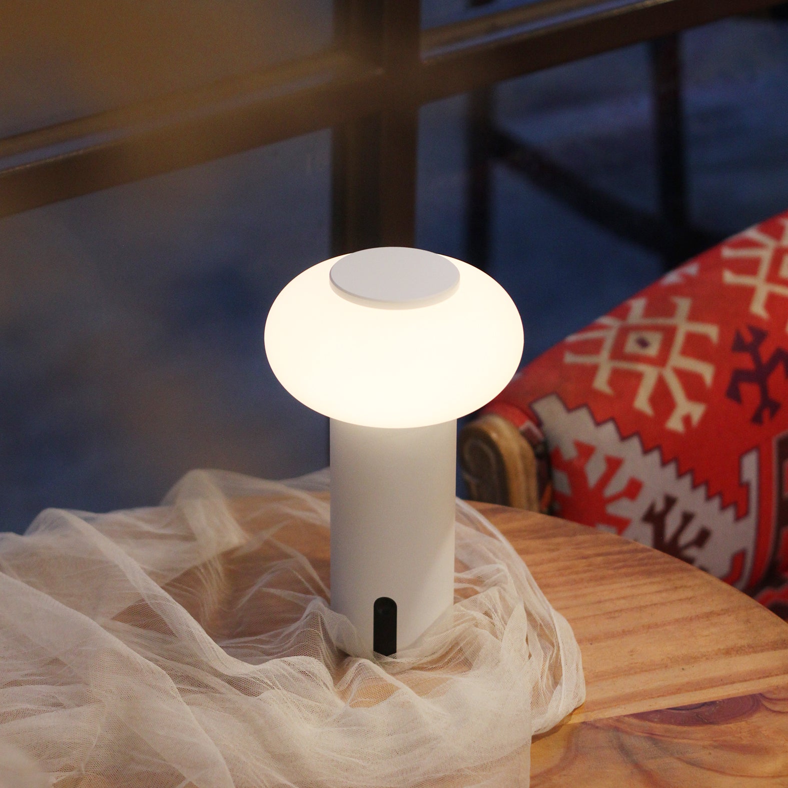 1 Piece Creative LED Mushroom Lamp, Wireless Table Lamp, USB Rechargeable Battery (Charge your cell phone in case of emergency), Touch Control Dimming Night Light, Multi-functional Lighting, Suitable for Restaurant, Party, Ou