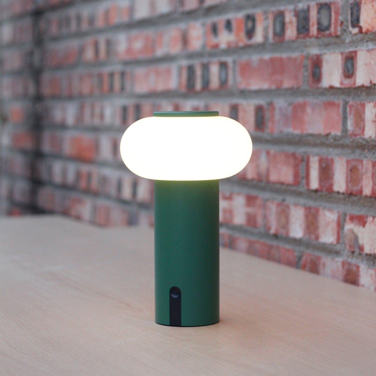 1 Piece Creative LED Mushroom Lamp, Wireless Table Lamp, USB Rechargeable Battery (Charge your cell phone in case of emergency), Touch Control Dimming Night Light, Multi-functional Lighting, Suitable for Restaurant, Party, Ou