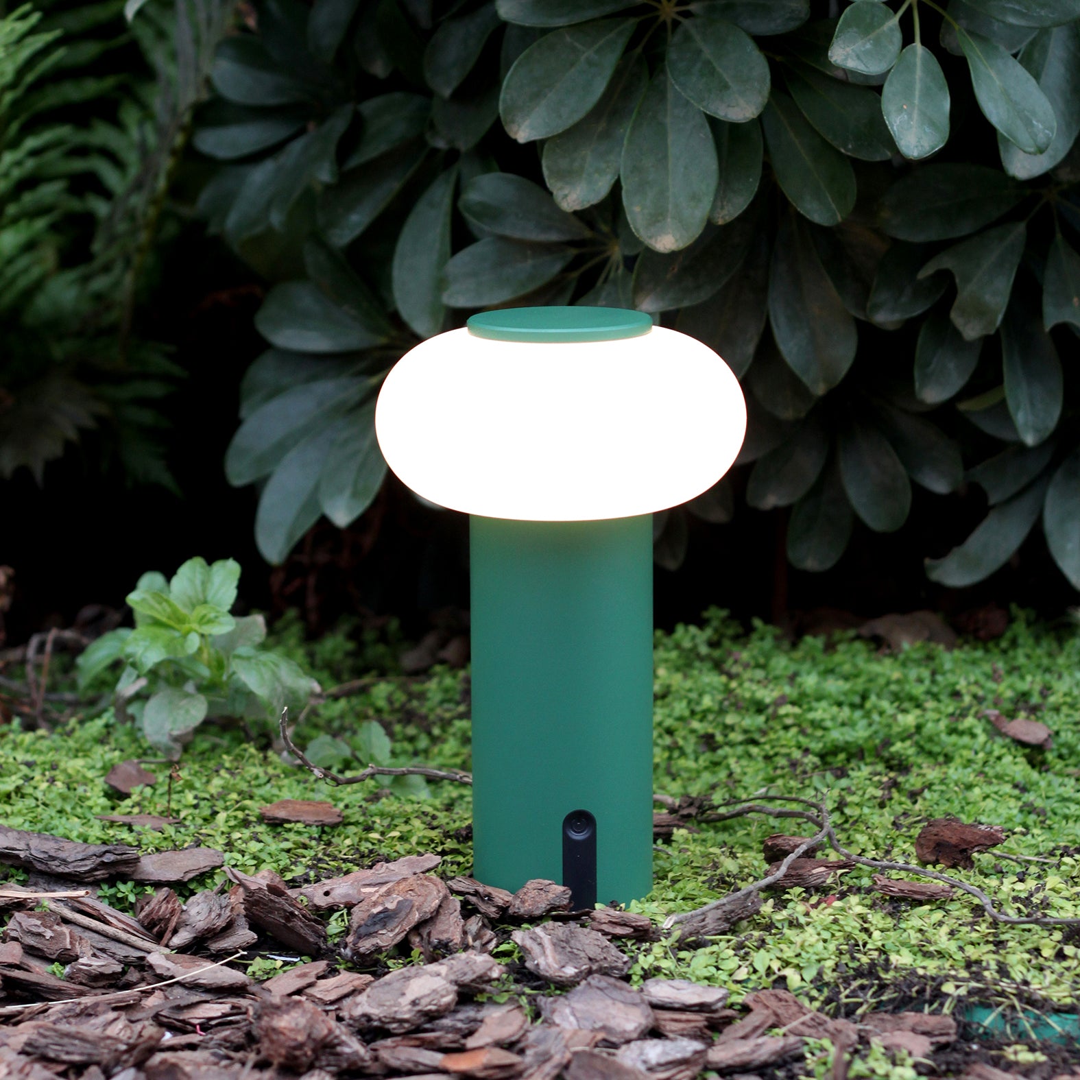 1 Piece Creative LED Mushroom Lamp, Wireless Table Lamp, USB Rechargeable Battery (Charge your cell phone in case of emergency), Touch Control Dimming Night Light, Multi-functional Lighting, Suitable for Restaurant, Party, Ou