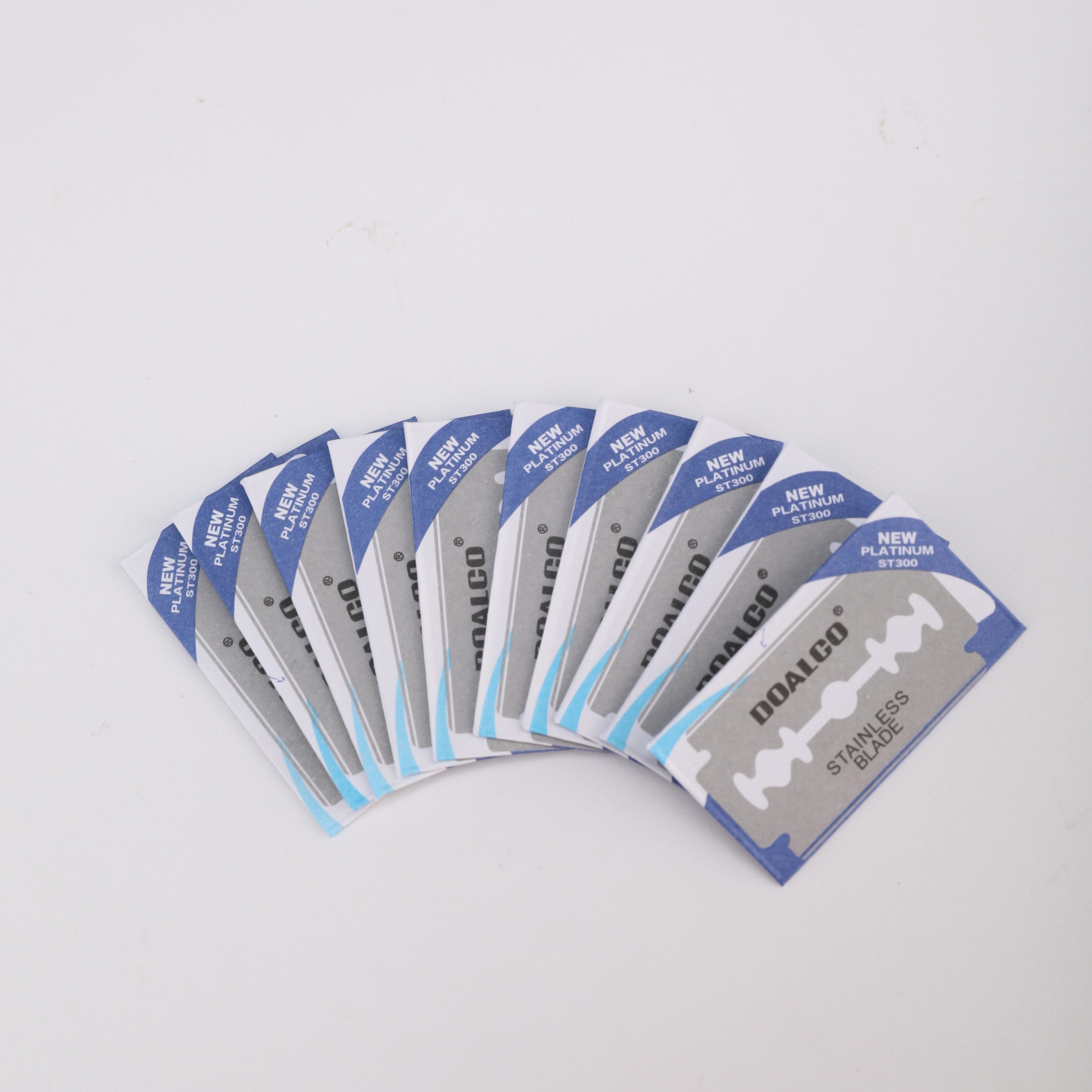 100pcs Premium Double-Edge Razor Blades - Smooth Shaving, Stainless Steel, Professional-Garde Barbers Choice